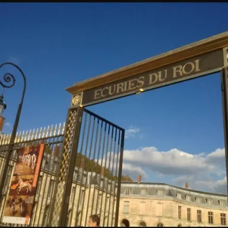 Apartment Le Lumineux 50 M² Gare/chateau/wifi/netflix Versailles