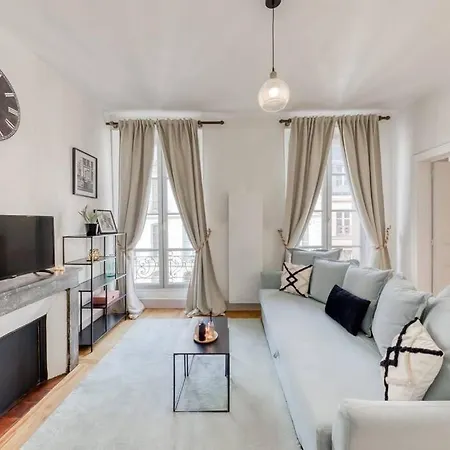 Le Lumineux 50 M² Gare/chateau/wifi/netflix Daire Versay