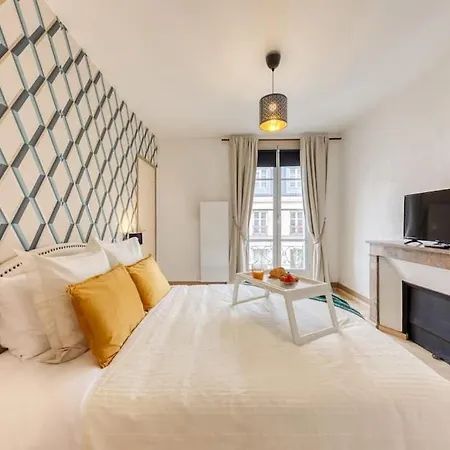 Le Lumineux 50 M² Gare/chateau/wifi/netflix * Versailles